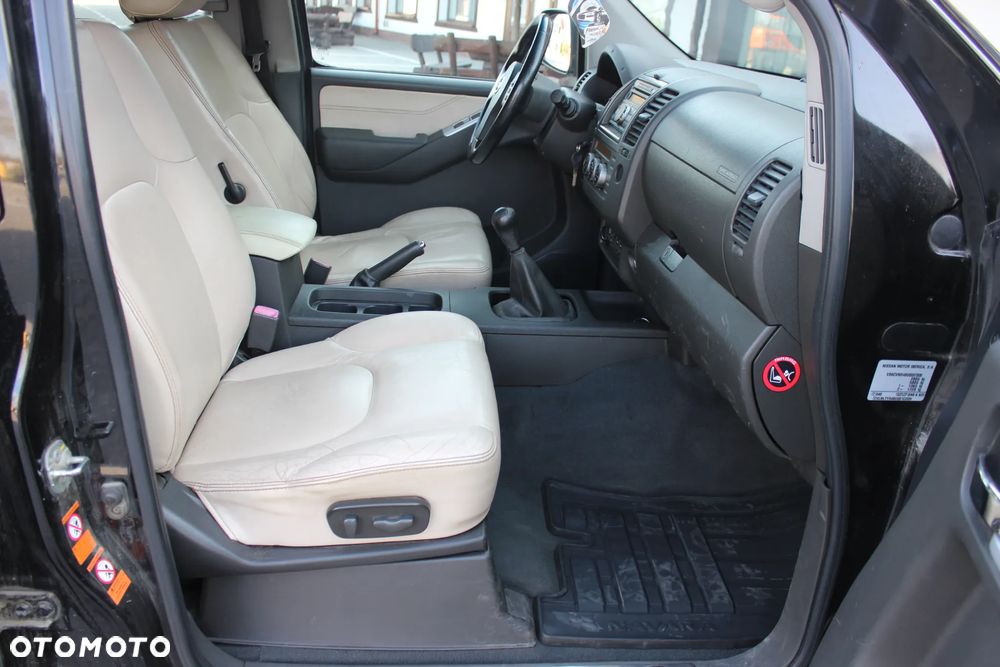 Nissan Navara 2.5 D Platinum - 11