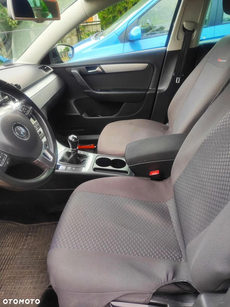 Volkswagen Passat 1.6 TDI Comfortline - 8