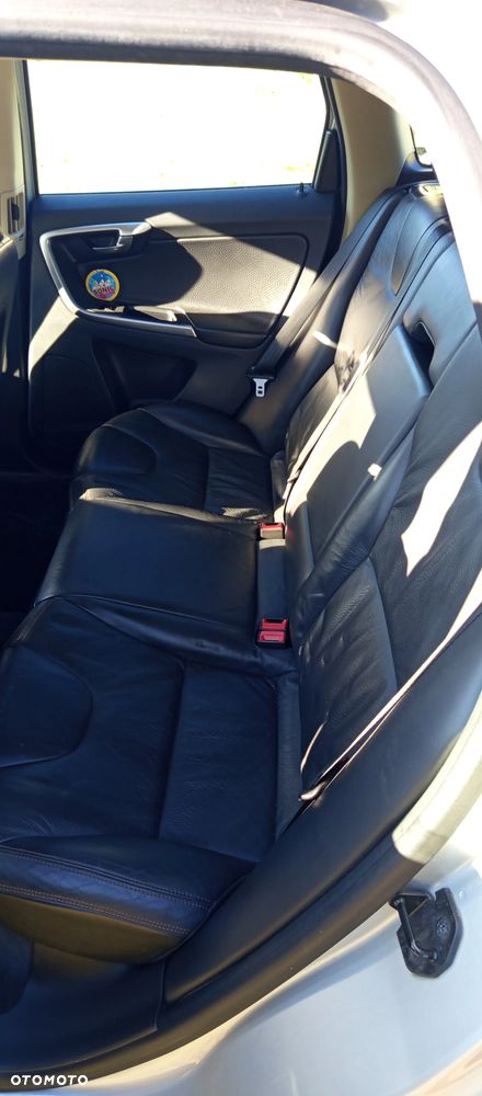 Volvo XC 60 2.4D Momentum - 5