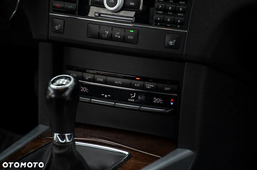 Mercedes-Benz Klasa E 200 BlueEFFICIENCY Elegance - 25