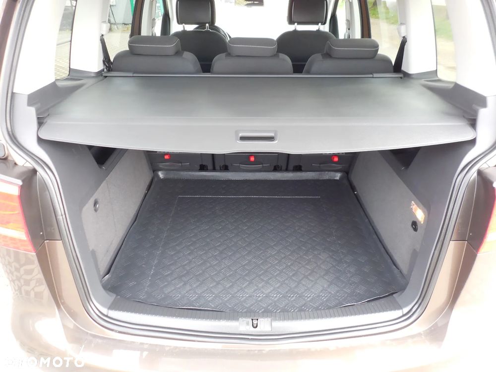 Volkswagen Touran 2.0 TDI DPF BlueMotion Technology Comfortline - 13