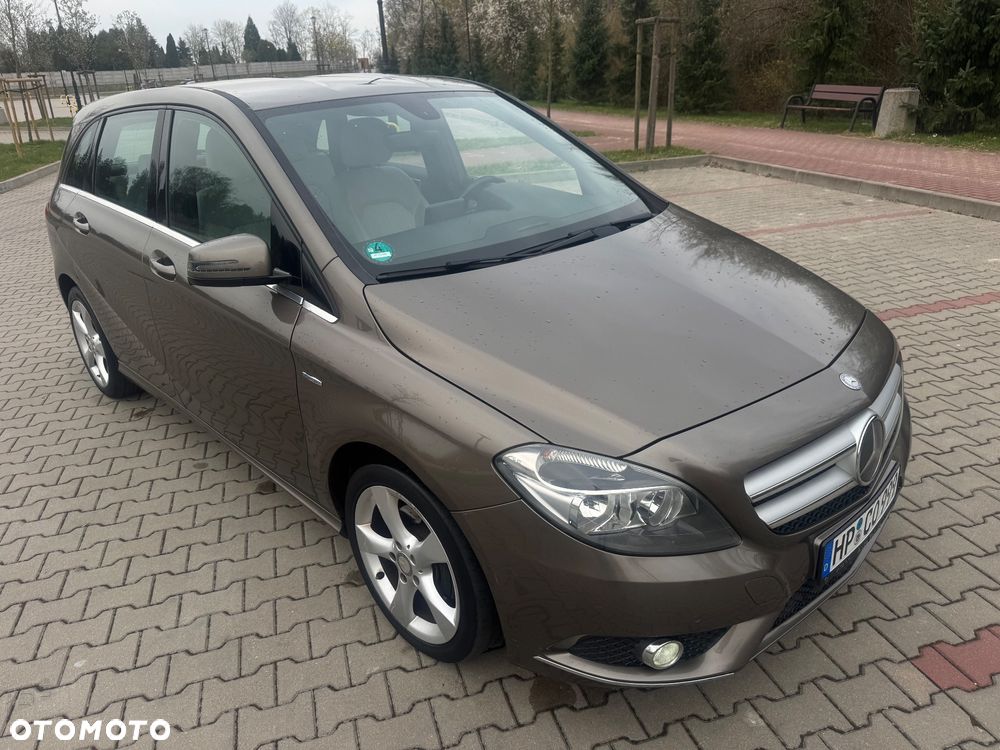 Mercedes-Benz Klasa B 180 BlueEFFICIENCY Edition Style - 17