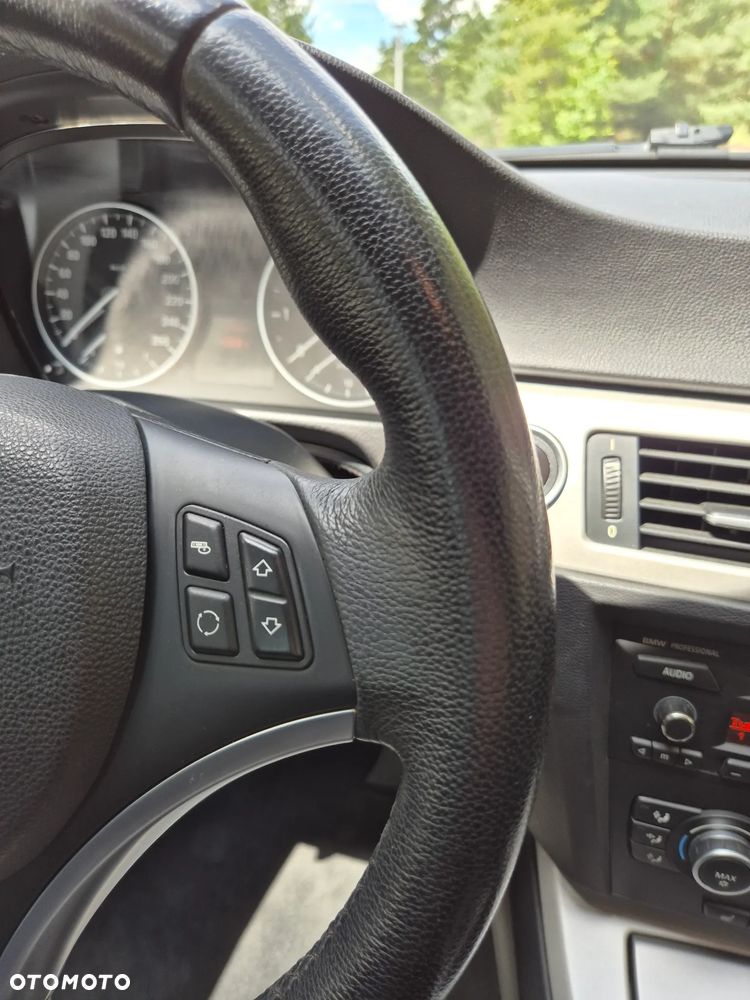 BMW Seria 3 320i - 18