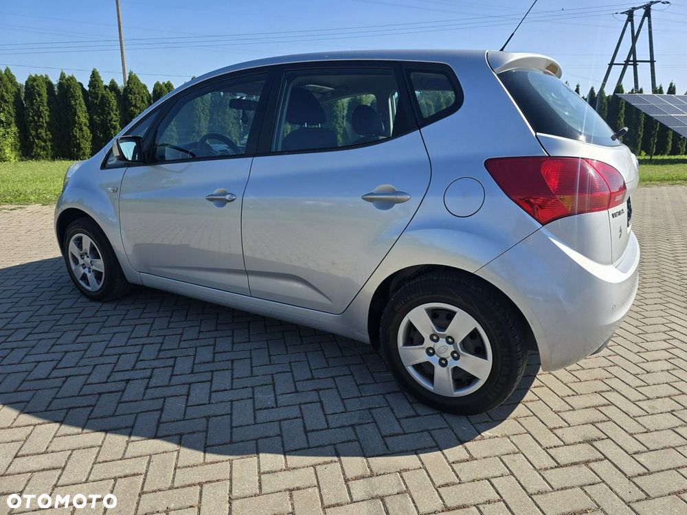 Kia Venga - 11