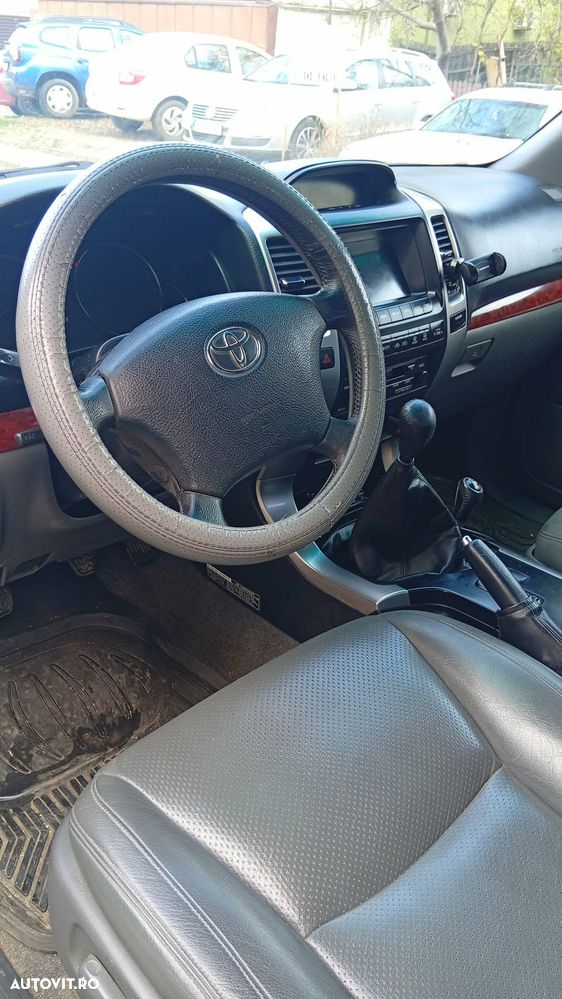 Toyota Land Cruiser - 4