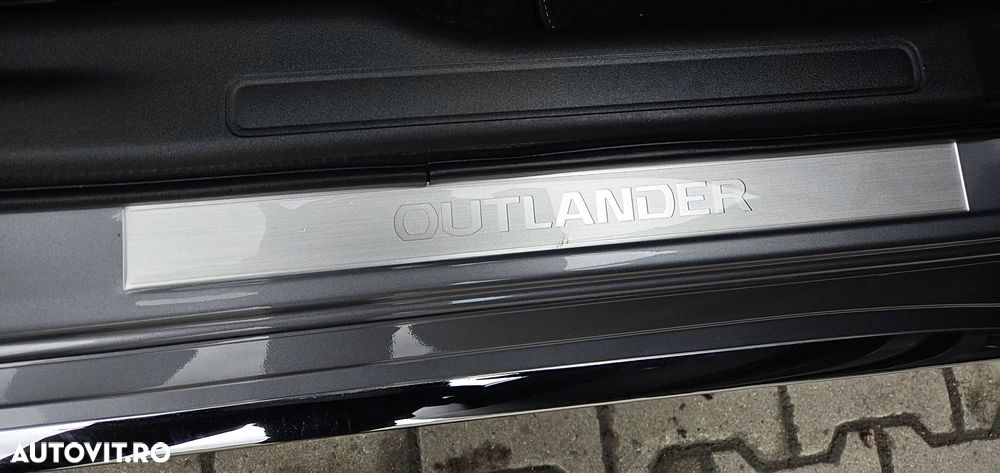 Mitsubishi Outlander - 23