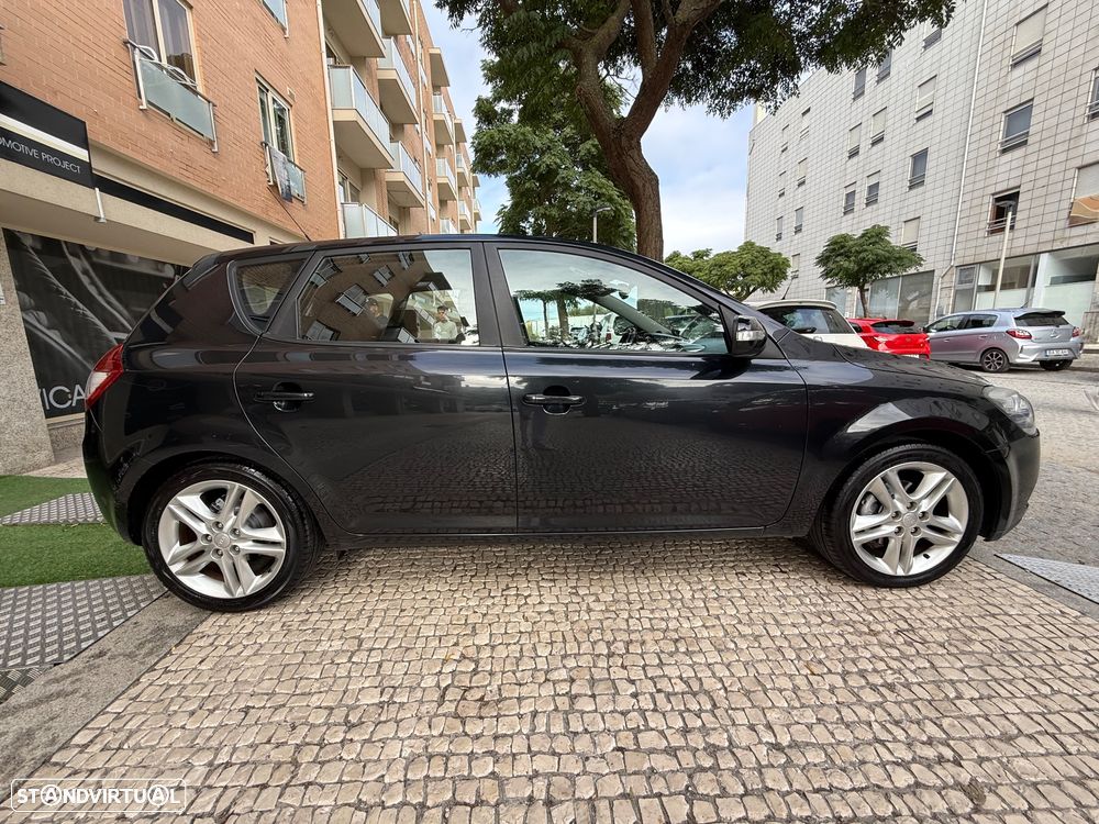 Kia Ceed 1.6 CRDi LX ISG - 10