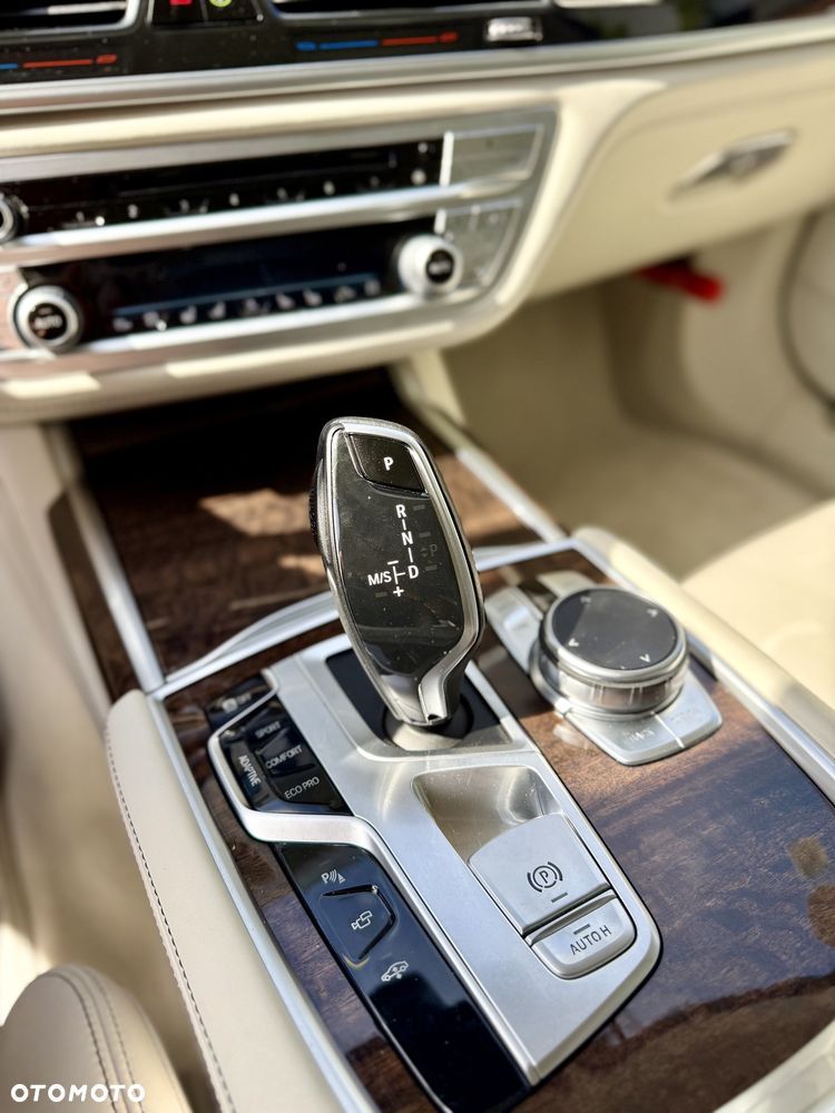 BMW Seria 7 750Li - 20