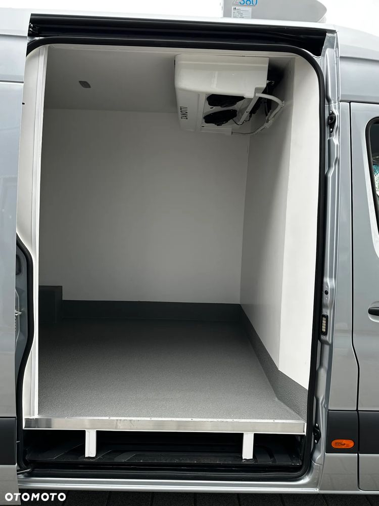 Mercedes-Benz Sprinter - 28