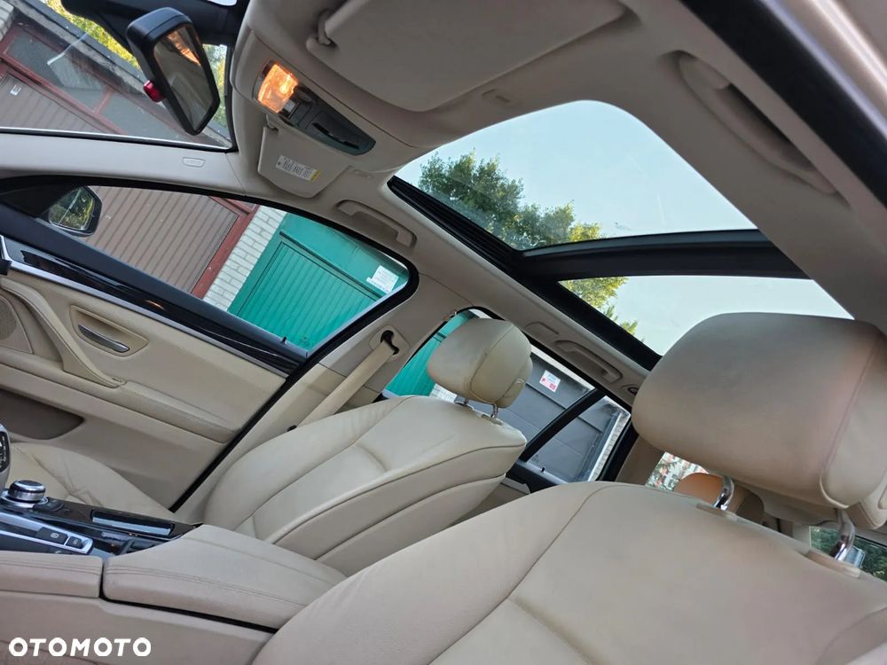 BMW Seria 5 523i - 6