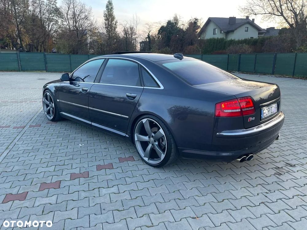 Audi A8 4.2 L Quattro - 17