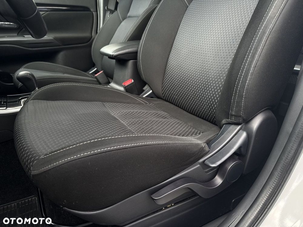 Mitsubishi Outlander 2.0 Intense + 4WD CVT - 23