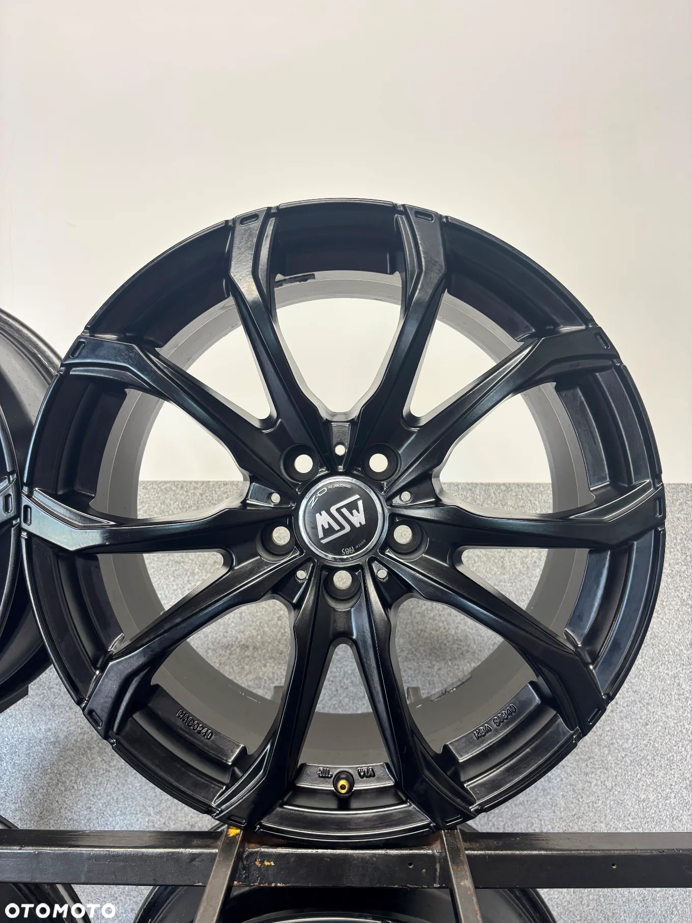 4 FELGI ALU. VW ARTEON,PASSAT,GOLF,AUDI A4,A5,A6,MERCEDES C,E-KLASA,SKODA OCTAVIA 3,4 18'' 8J ET40 - 4