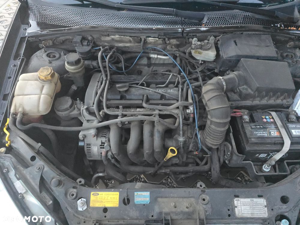 Ford Focus Ghia - 6