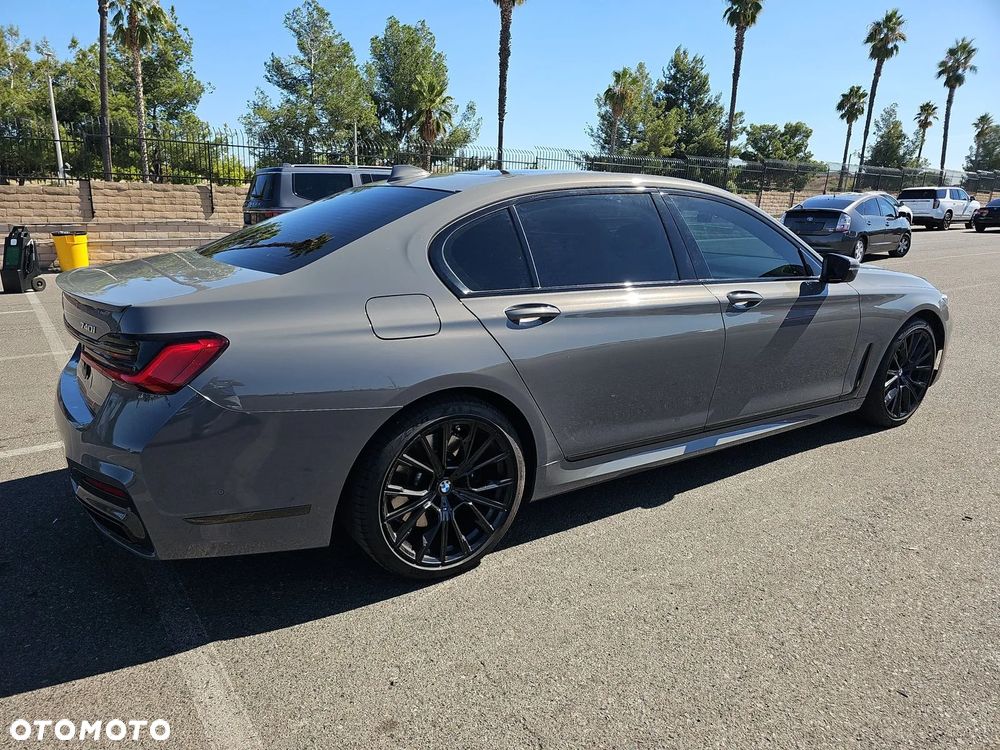BMW Seria 7 740i sport - 4