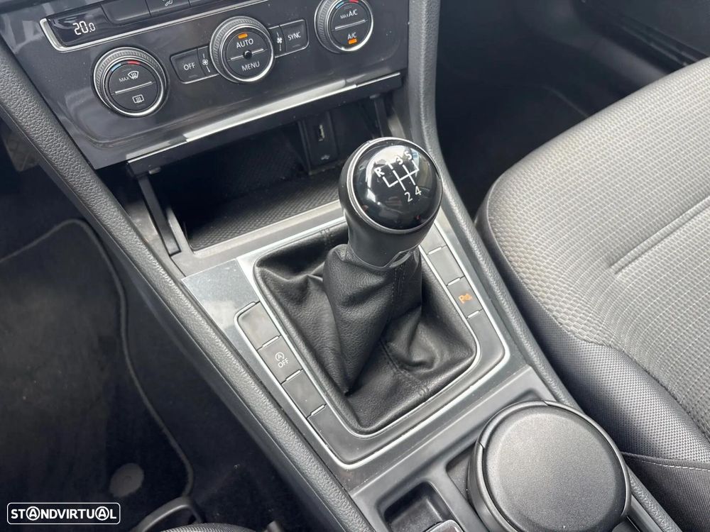 VW Golf Variant 1.6 TDi Confortline - 16