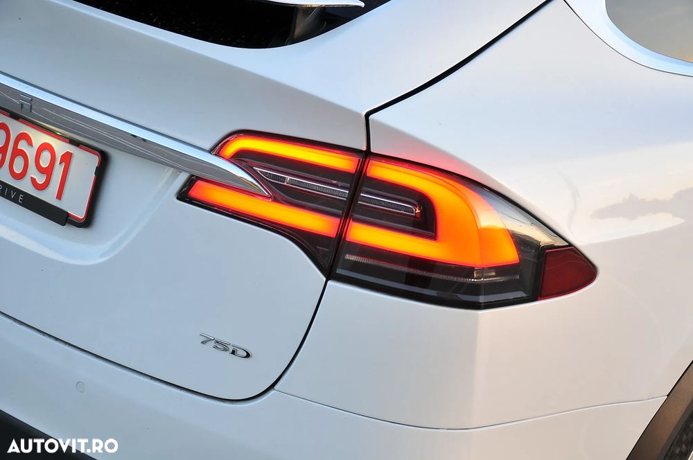 Tesla Model X - 28