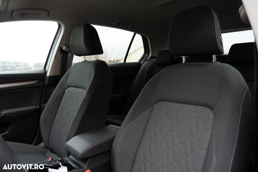 Volkswagen Golf 1.5 eTSI DSG MHEV Life - 16