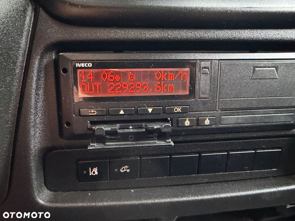 Iveco Daily 70c18 3.0 Diesel 180KM Automat HI-MATIC Klima Tempomat  Grzany Fotel Plandeka Winda - 15