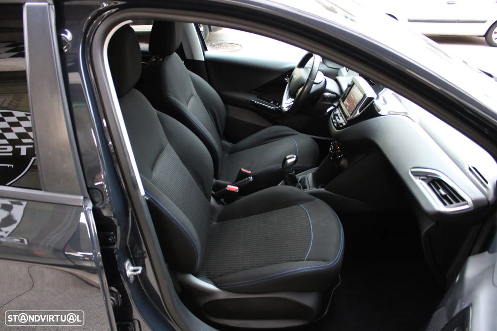 Peugeot 208 1.2 PureTech Style - 31