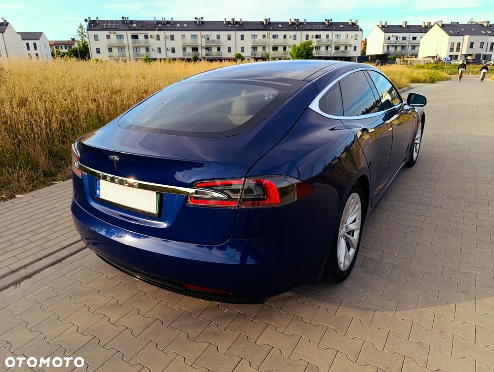 Tesla Model S - 18