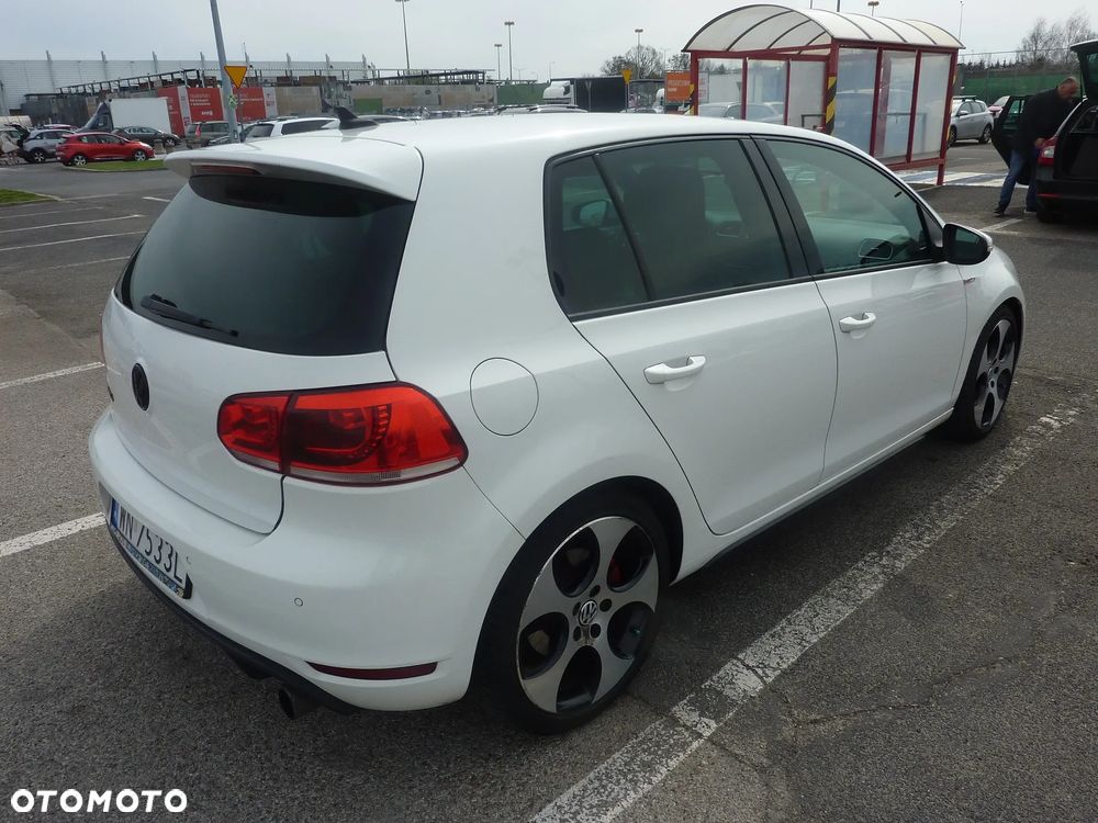 Volkswagen Golf 2.0 GTI DSG - 11