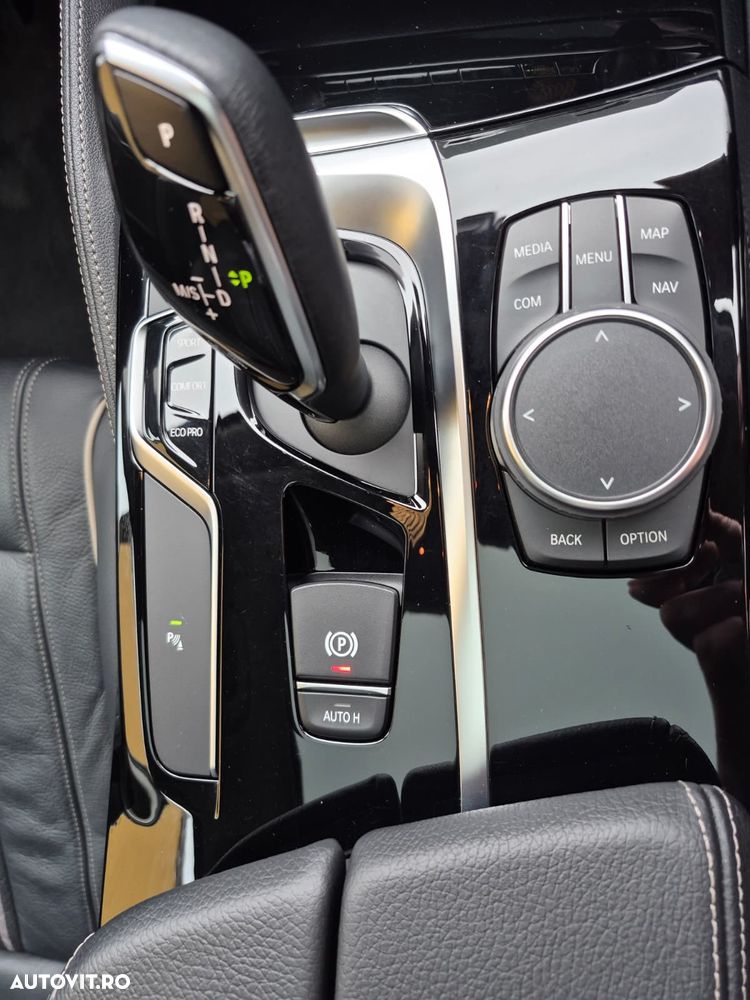 BMW Seria 5 520i Aut. Luxury Line - 24