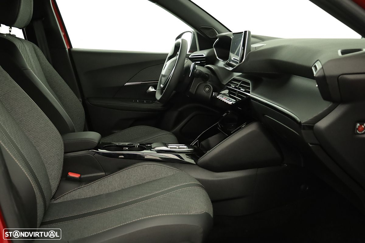 Peugeot 2008 1.2 PureTech Allure EAT8 - 23