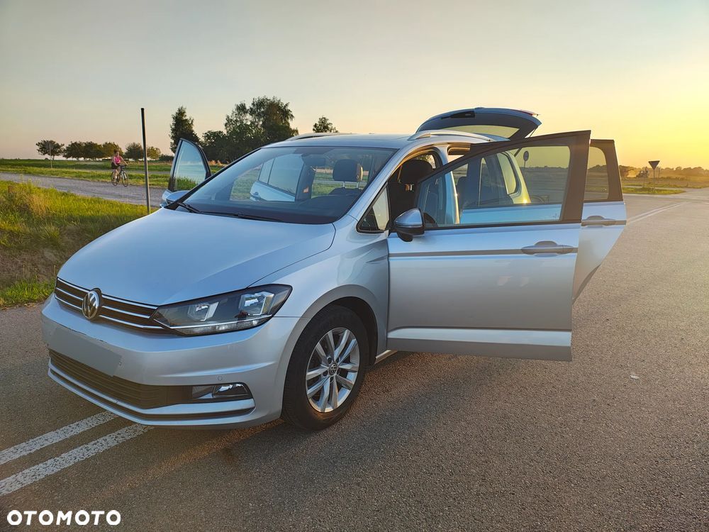 Volkswagen Touran - 4