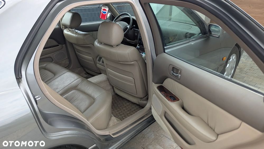 Lexus LS - 12