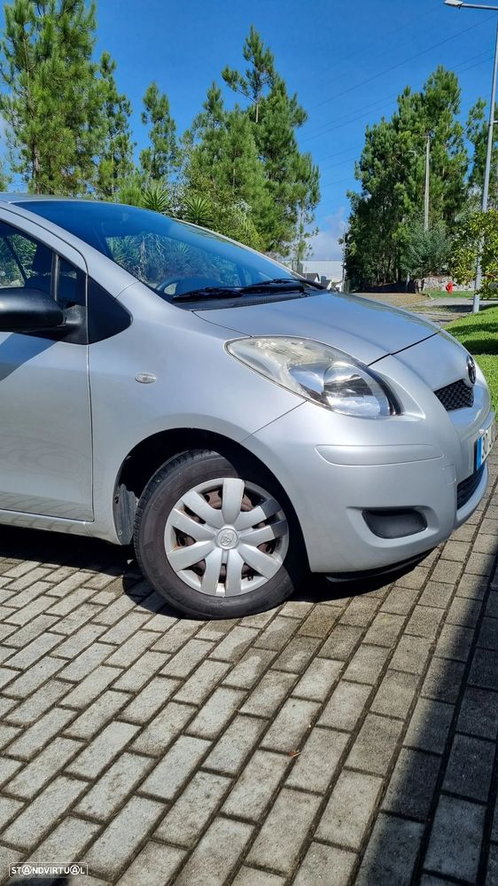 Toyota Yaris 1.0 VVT-i AC Manual+VSC - 4