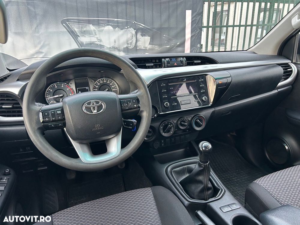 Toyota Hilux 2.4D 150CP 4x4 Double Cab 6MT Style - 16