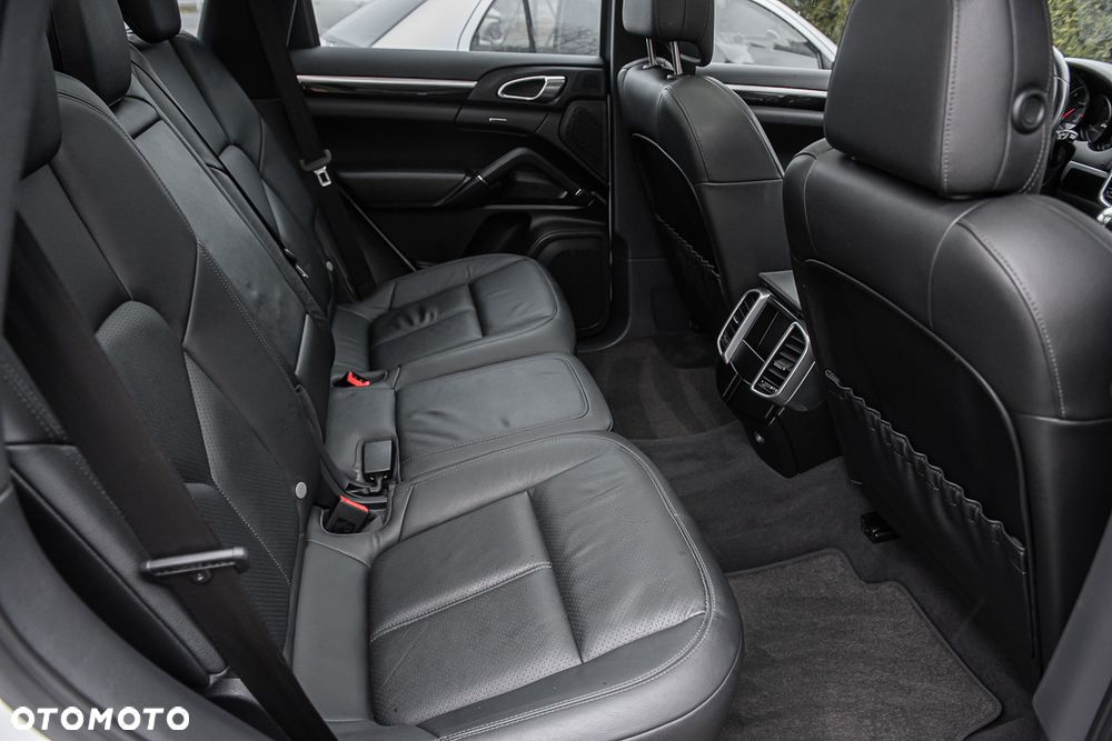 Porsche Cayenne Platinum Edition - 30