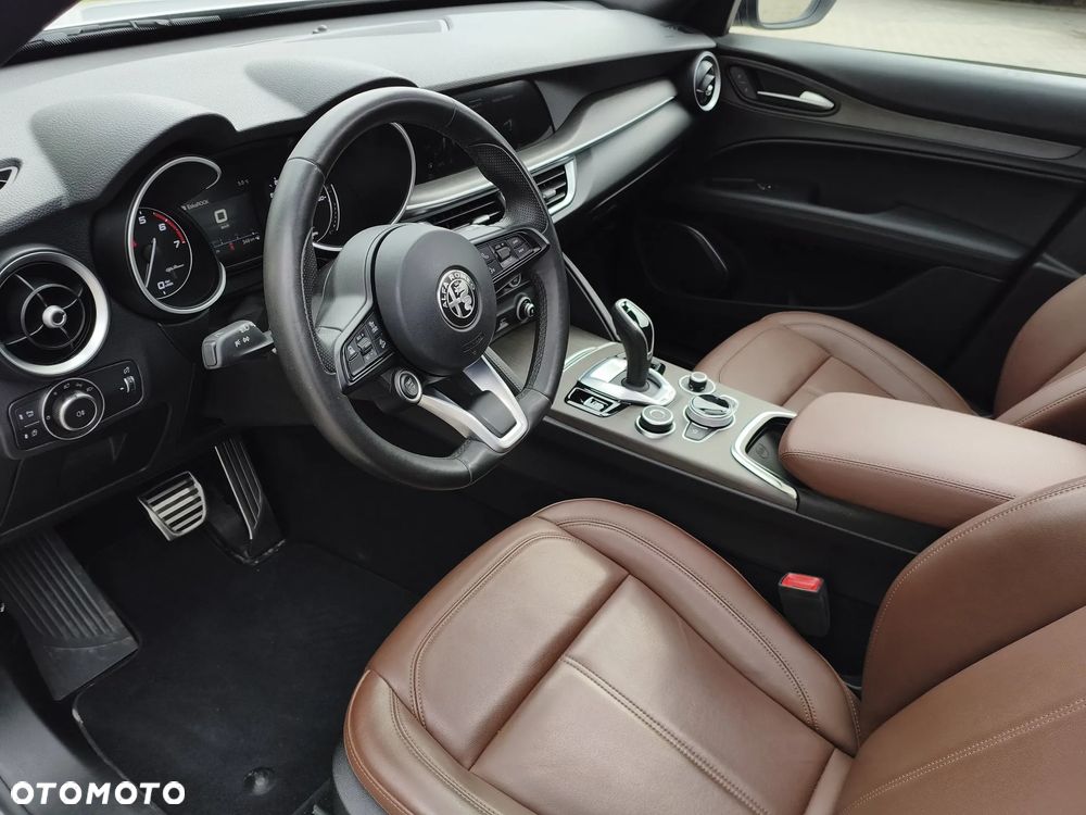 Alfa Romeo Stelvio 2.0 Turbo 16V AT8-Q4 Ti - 10