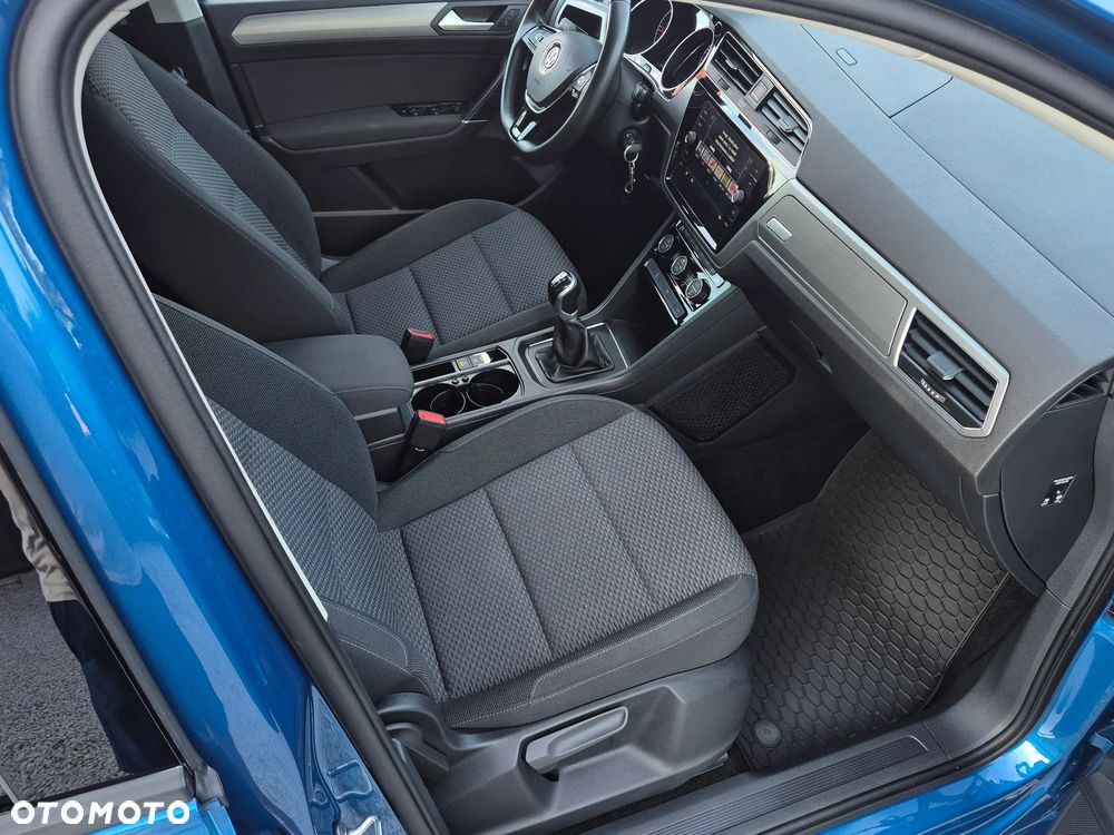 Volkswagen Touran 2.0 TDI SCR Comfortline - 28