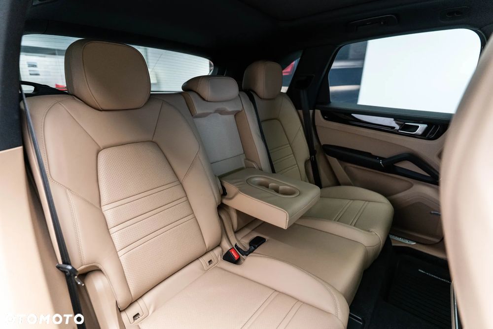 Porsche Cayenne Standard - 38