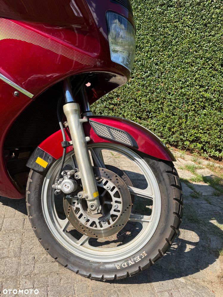 Kawasaki 1000 GTR - 5