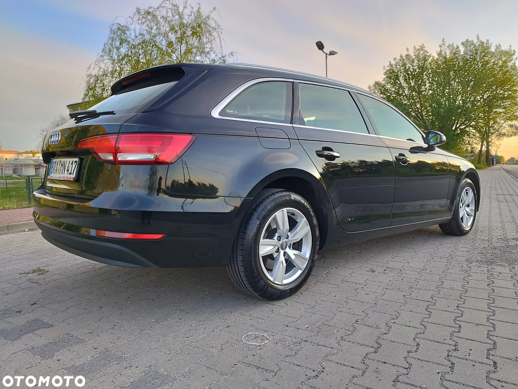 Audi A4 Avant 2.0 TDI design - 4
