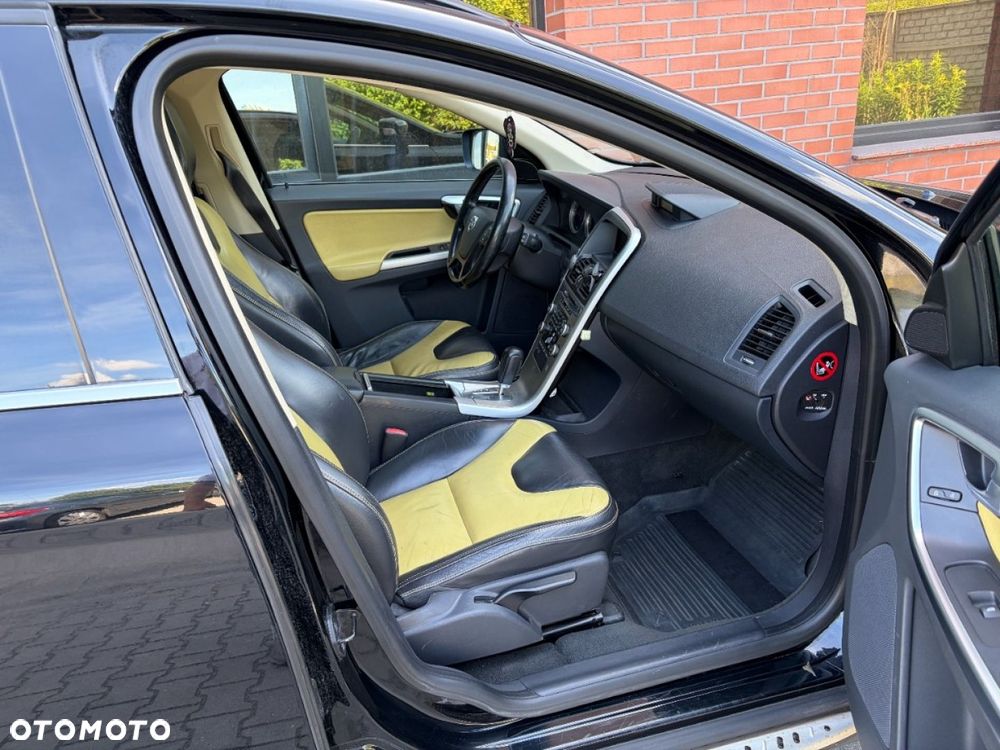 Volvo XC 60 D5 AWD Momentum - 16