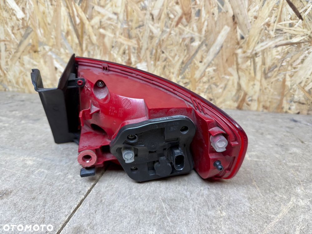LAMPA TYŁ LEWA LED AUDI A4 B8 SEDAN 8K5 - 4