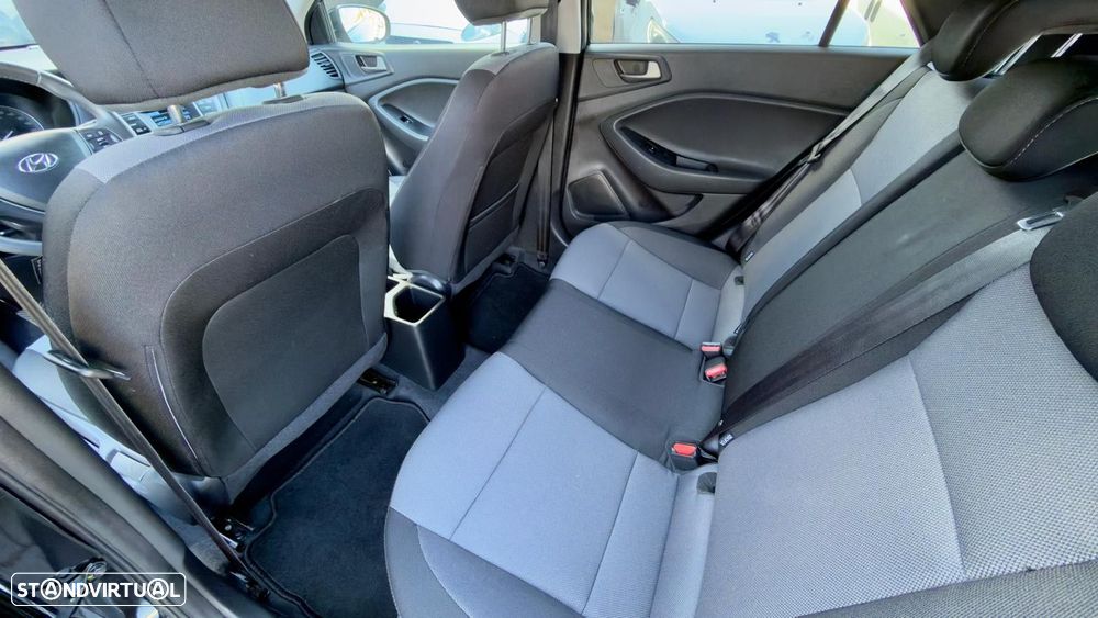 Hyundai i20 1.1 CRDi Comfort+Pack Look+JLL16 - 9
