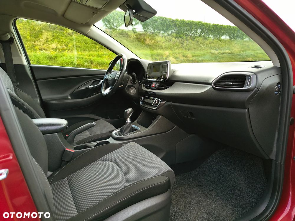 Hyundai i30 1.5 DPI Classic + - 17