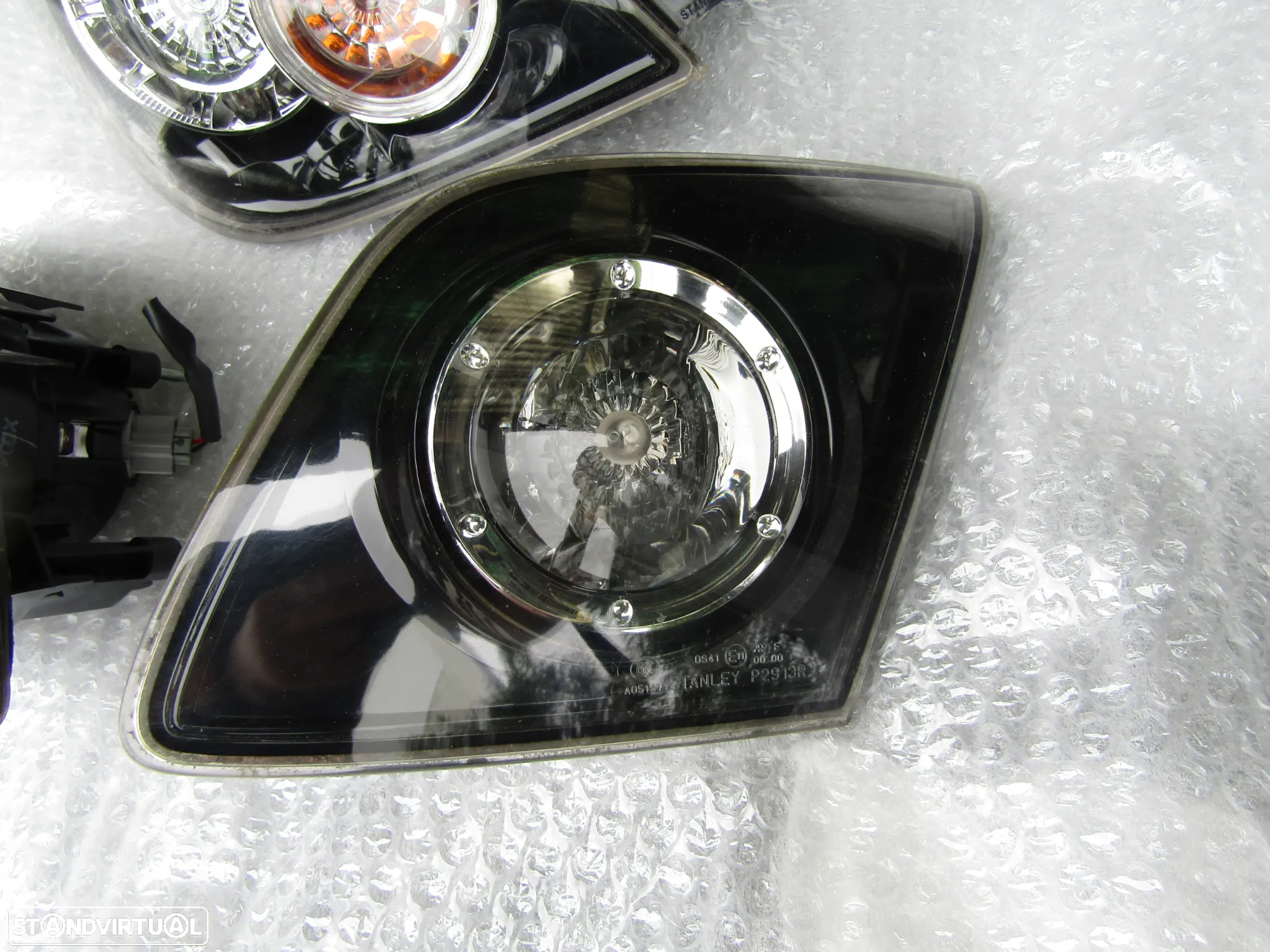 Farolins da mala  Mazda 3 ano 2006 (lado esquerdo ou direito - 2
