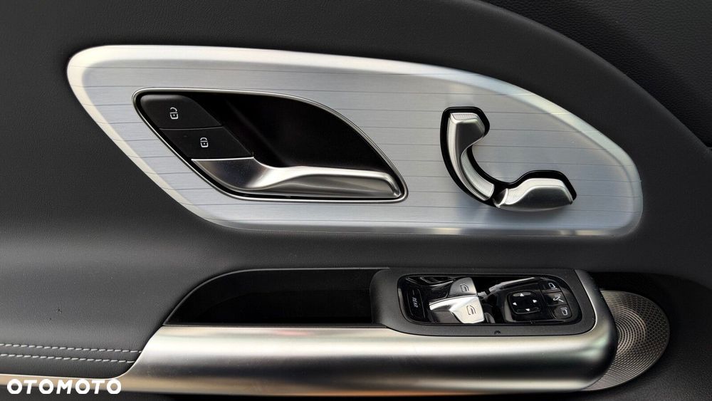 Mercedes-Benz GLB - 25