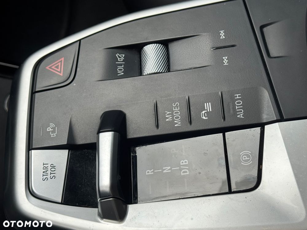 BMW iX1 xDrive30 66.5kWh xLine - 30