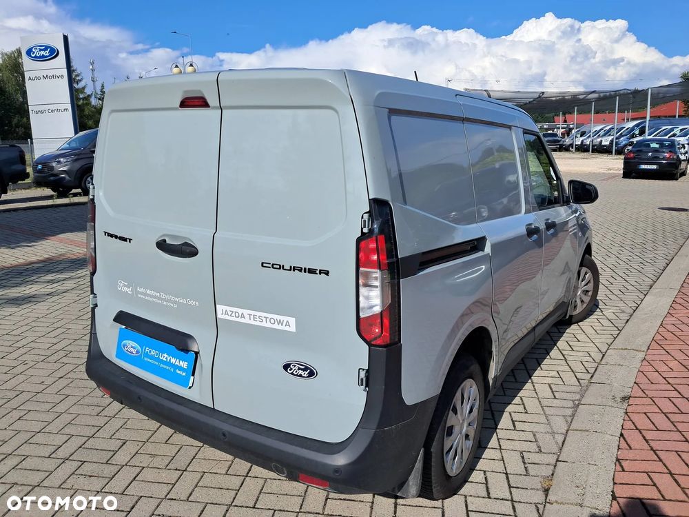 Ford Transit Courier - 11