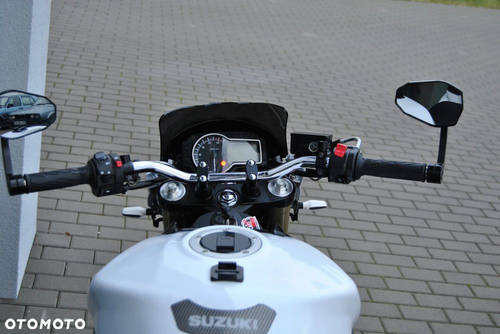 Suzuki GSR - 7