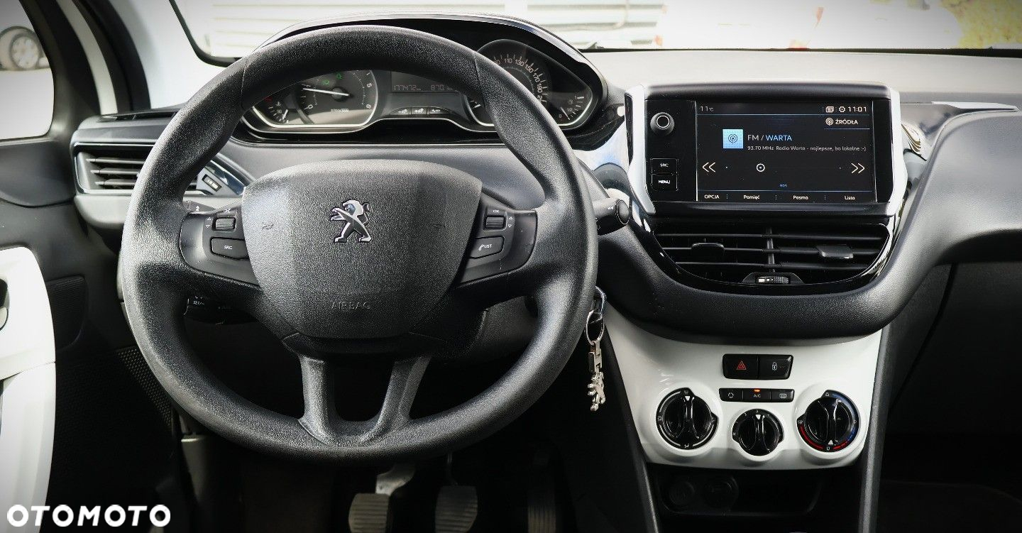 Peugeot 208 - 12