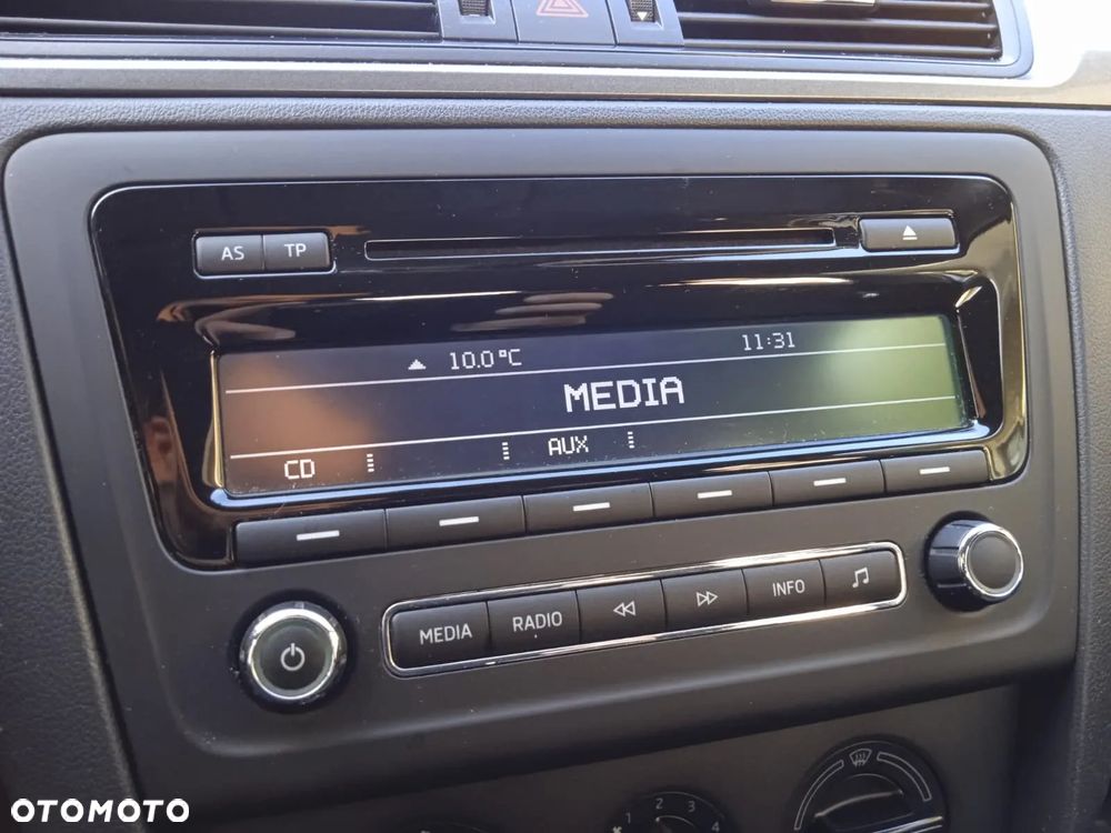 Skoda RAPID Spb 1.2 TSI Ambition - 20