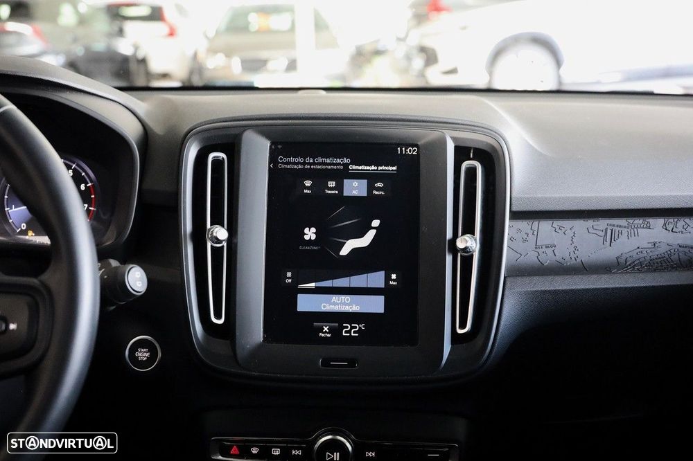 Volvo XC 40 1.5 T2 Momentum Core Geartronic - 22